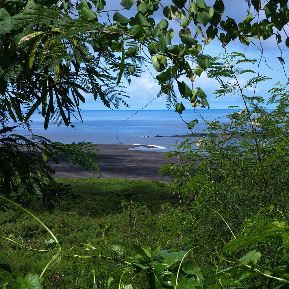 慶留間島